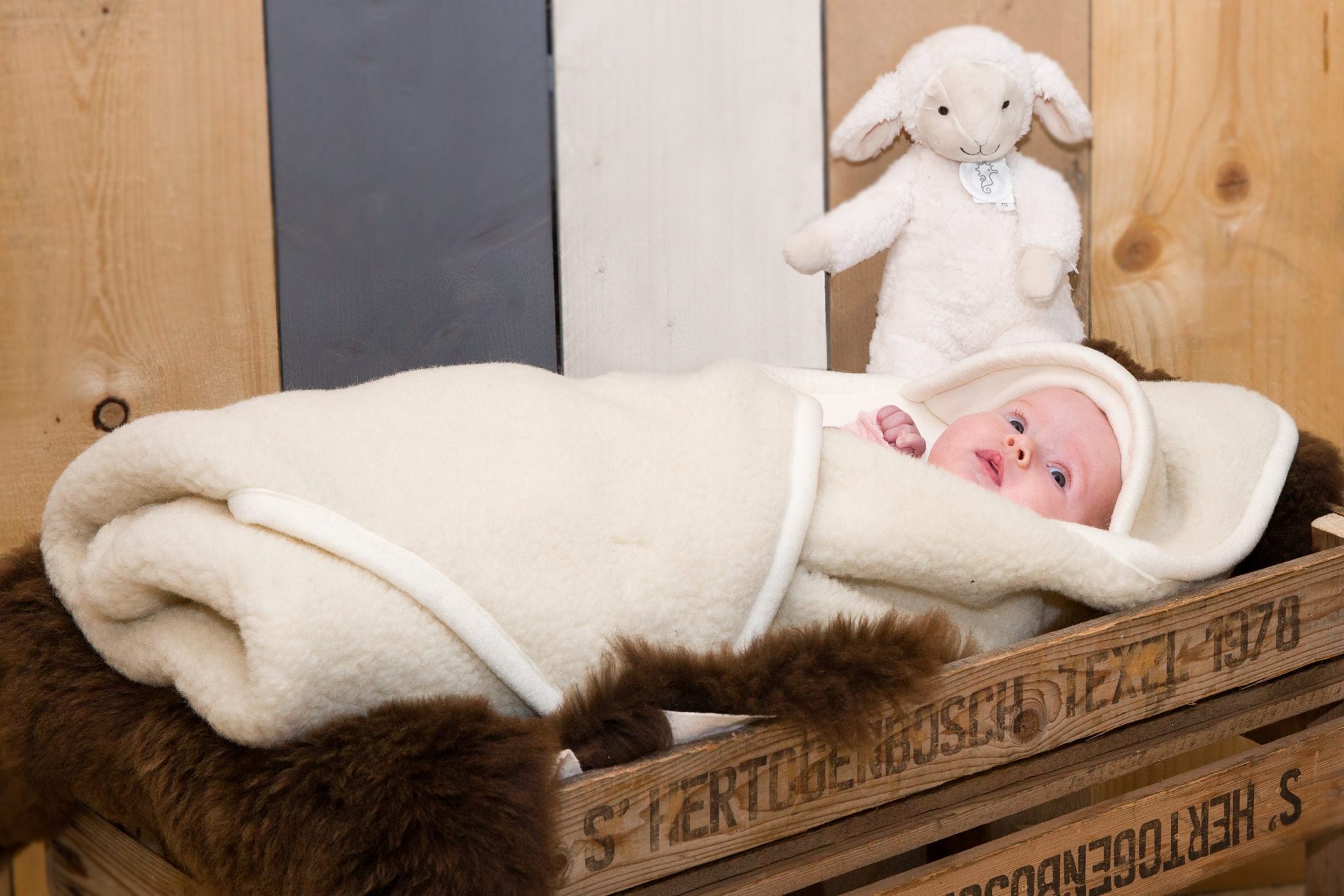 baby wikkeldoek wolwit omslagdoek boxkleed