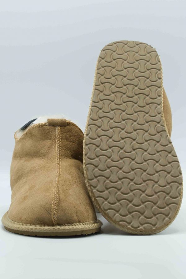 Schapenvacht pantoffels cognac Texelse Schapenboet Schapenboet op Texel vachtpantoffels wollen pantoffels