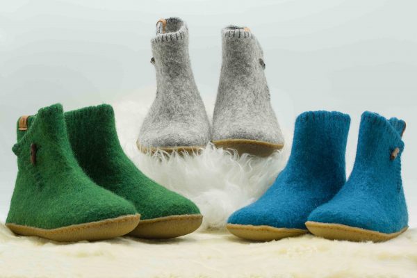 Puur Nepal viltpantoffels rubberen zool. Viltsloffen met rubberen zool Texelse Schapenboet