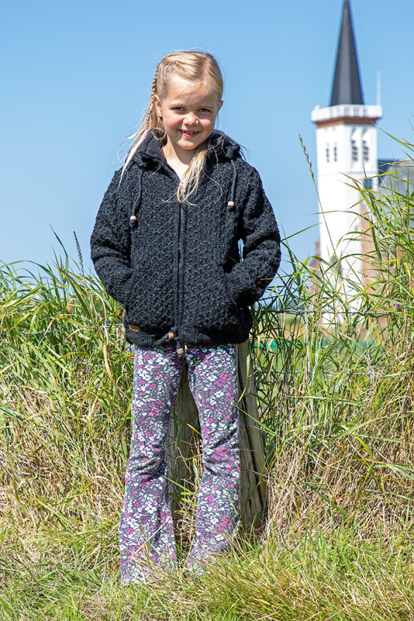 Wollen kindervest Antraciet van Puur Nepal-Texelse Schapenboet-Schapenboet op Texel-Wolwinkel Texel