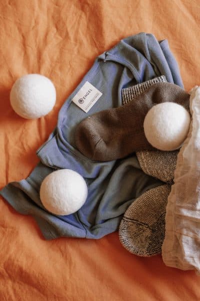 FairTrade wollen wasdrogerbollen Texelse Schapenboet De Schapenboet op Texel wasdroger bollen wasdroger ballen vilten ballen Texel Schapenboet